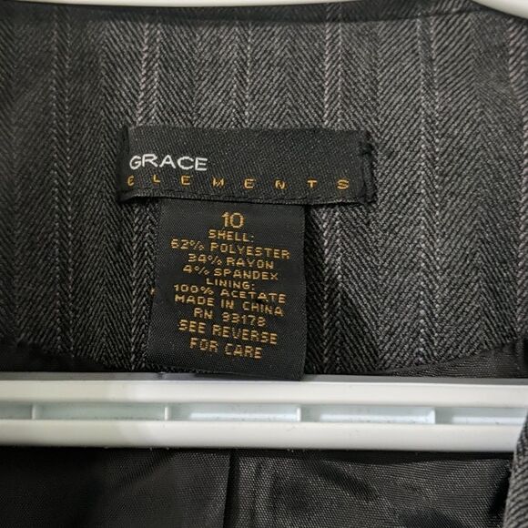Grace Element gray pinstriped blazer
Sz 10
NWOT - Picture 5 of 6